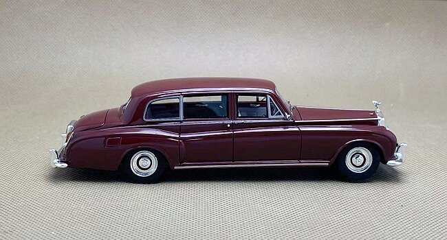 1/43 Rolls-Royce Phantom V Touring Limousine by Park Ward 1961